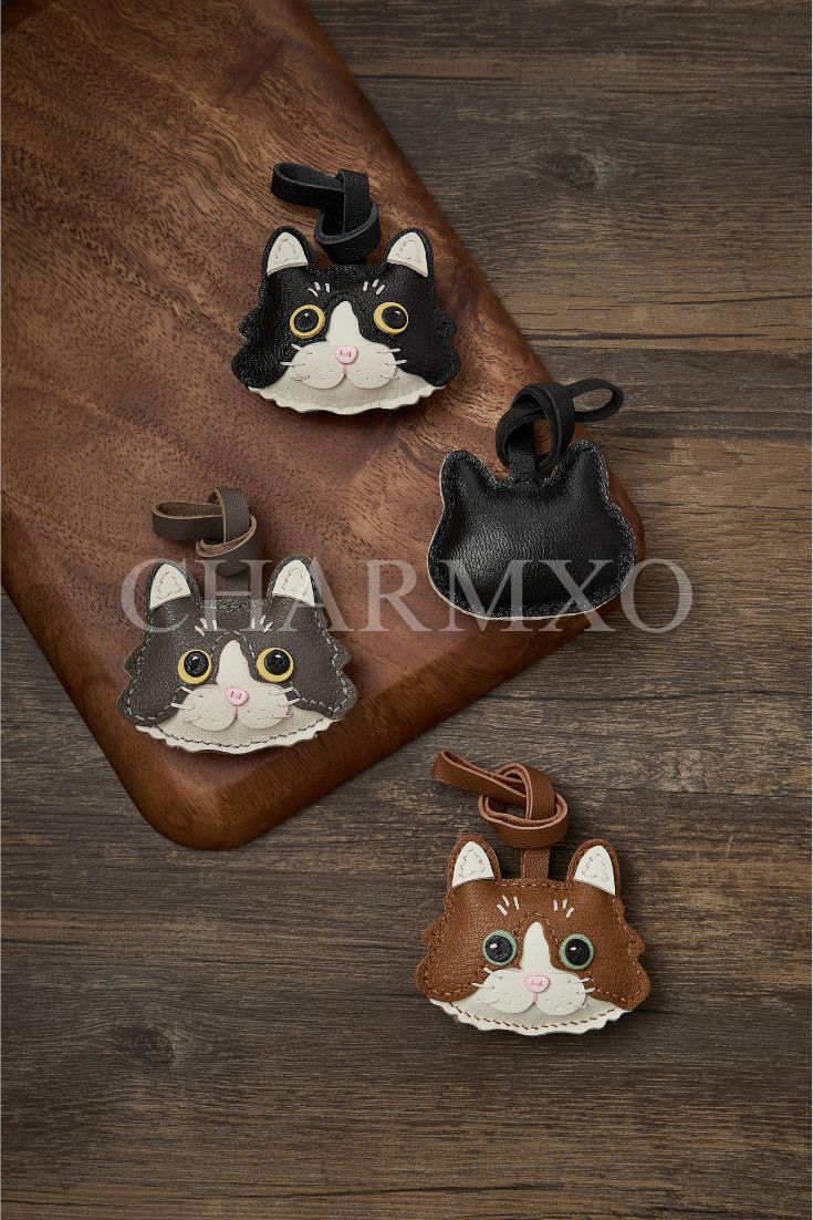 BLACK AND WHITE CAT BAG CHARM